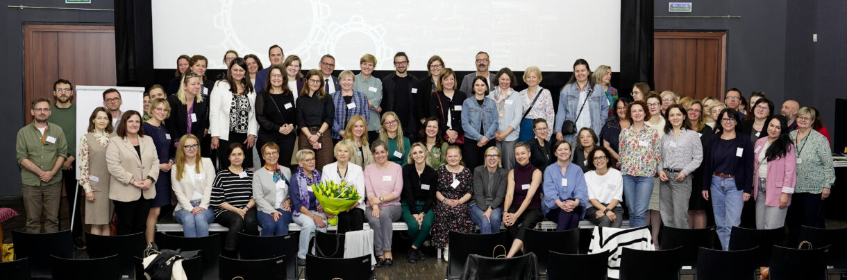 zdjęcie grupowe uczestników Walnego Zebrania Członków PSIM 2025, Autorka zdjęć: ©Anna Zdankiewicz / Państwowe Muzeum Etnograficzne